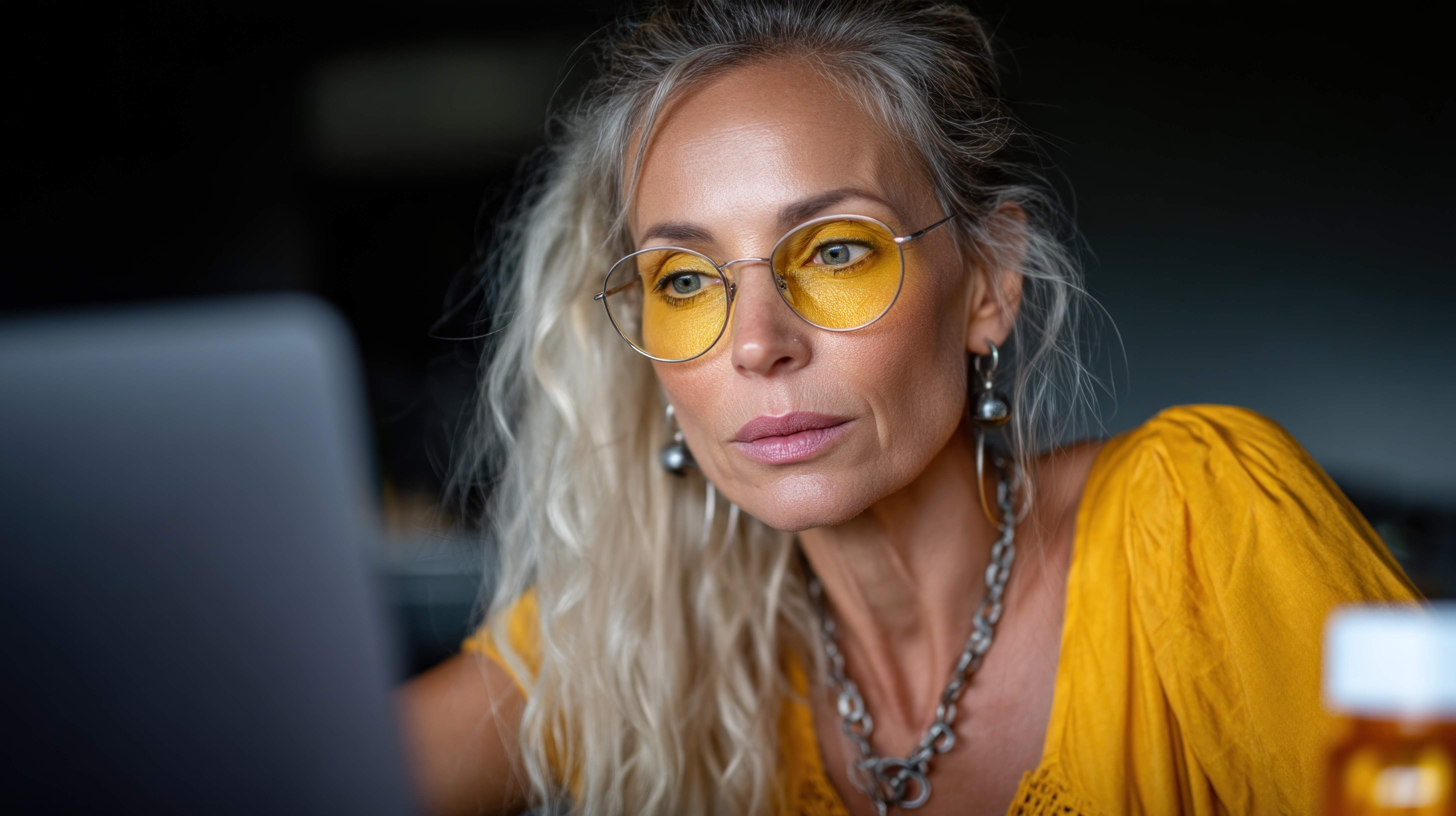 Todo sobre las lentes de color: entre protección y estilo